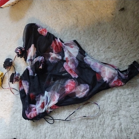 Fashion Nova Multicolor Mesh Detail - Picture 3 of 5